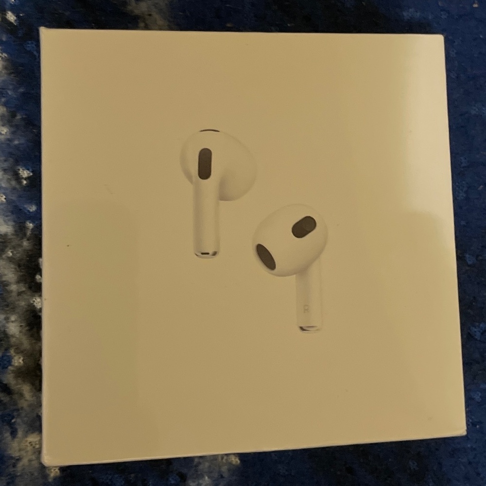 AirPods 3rd generation - Picture 1 of 2